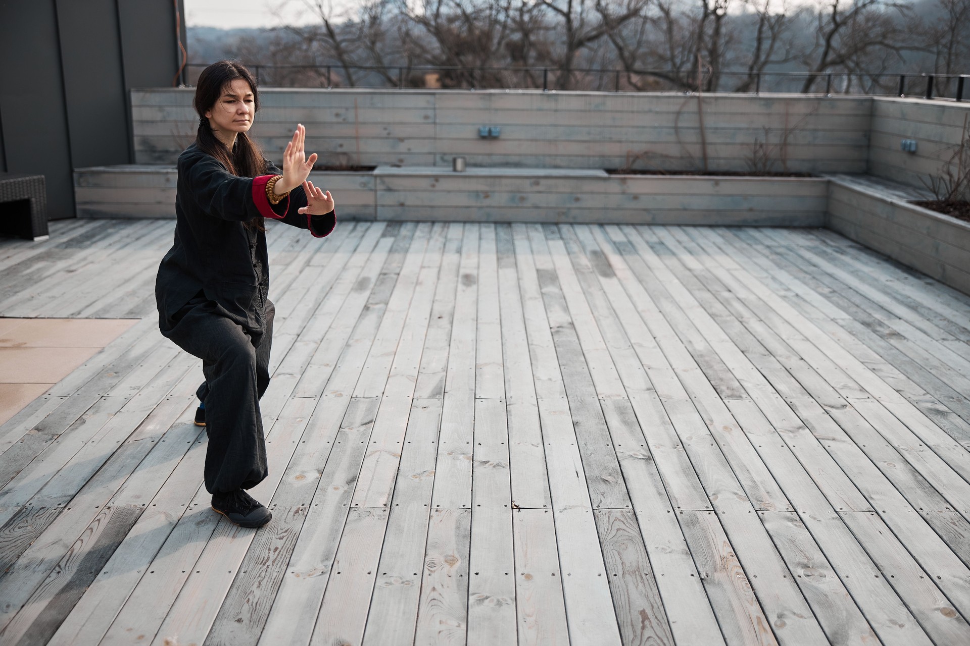 Taijiquan form trained by female in ourdoor yard